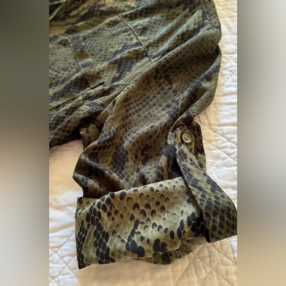 EXPRESS Snake Print V-Neck Blouse - Picture 3 of 8